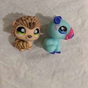 Littlest Pet Shop Tan Hedgehog and Blue Capybara Set